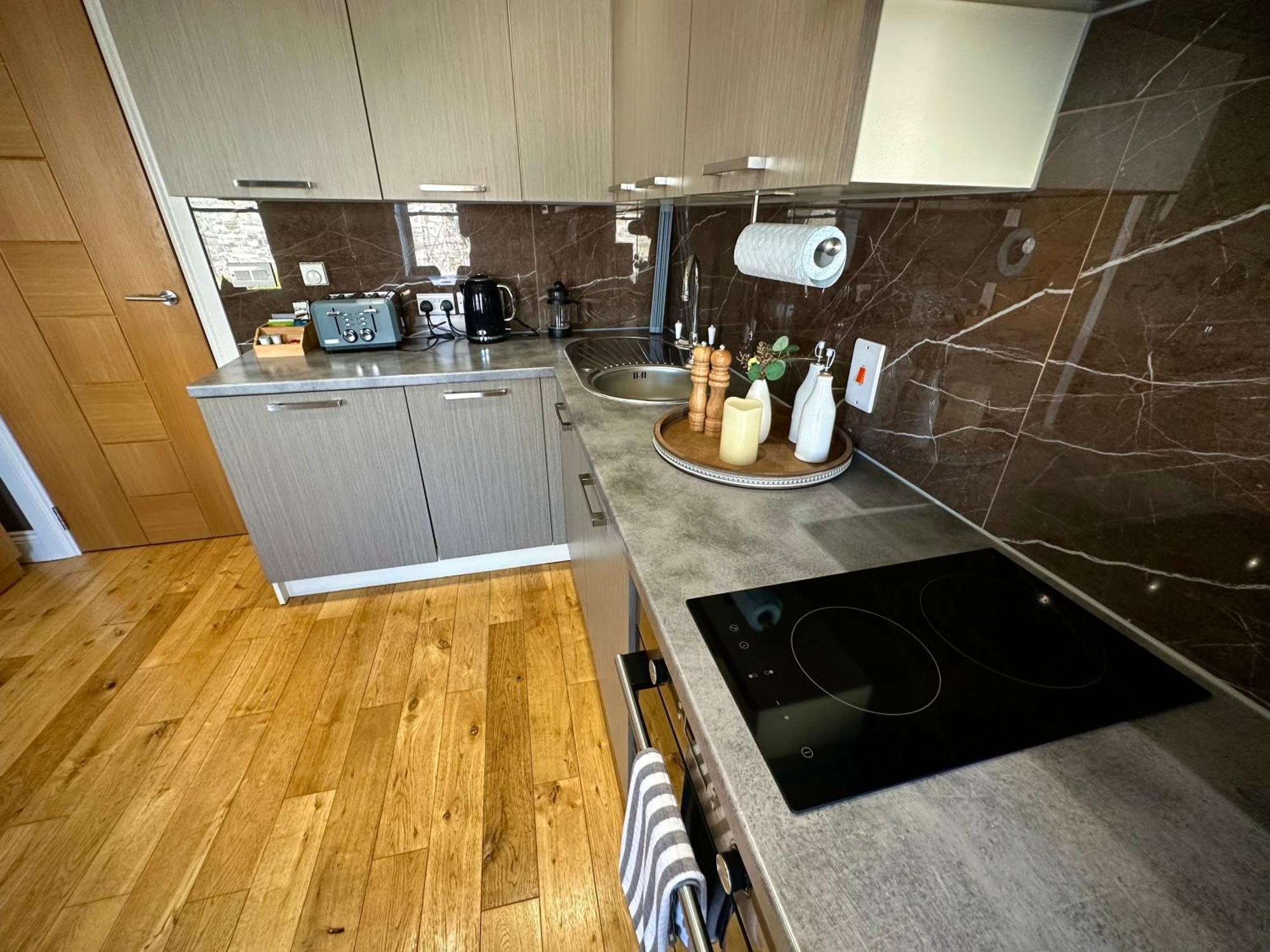 Halvard Apartments At Каслтаун Екстер'єр фото