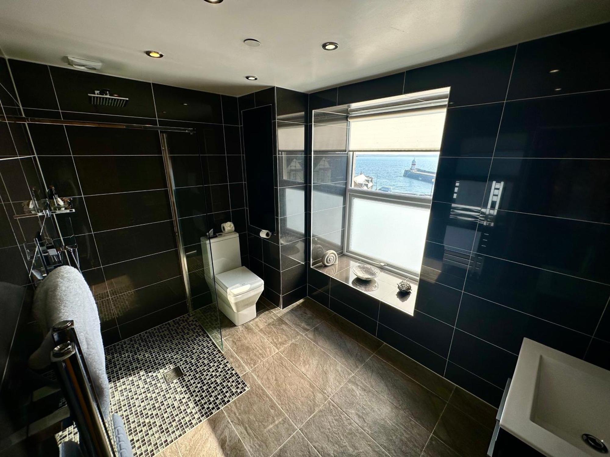 Halvard Apartments At Каслтаун Екстер'єр фото